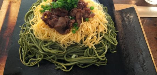 焼いて食べる茶そば