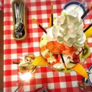 デカ盛りパフェ