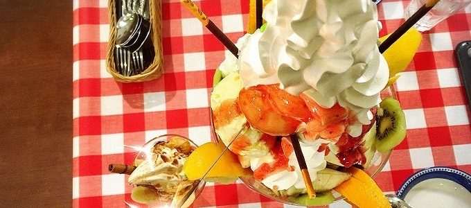 デカ盛りパフェ